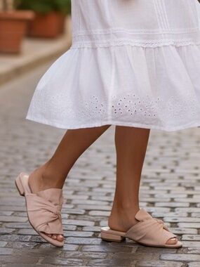 NEW Kenneth Cole Vanya Rose Blush Suede Giftwrap Bow Slide-On Sandals 9.5 NWOB